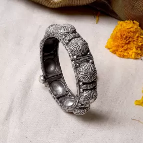 Teejh Jagrati Silver Oxidised Bangle